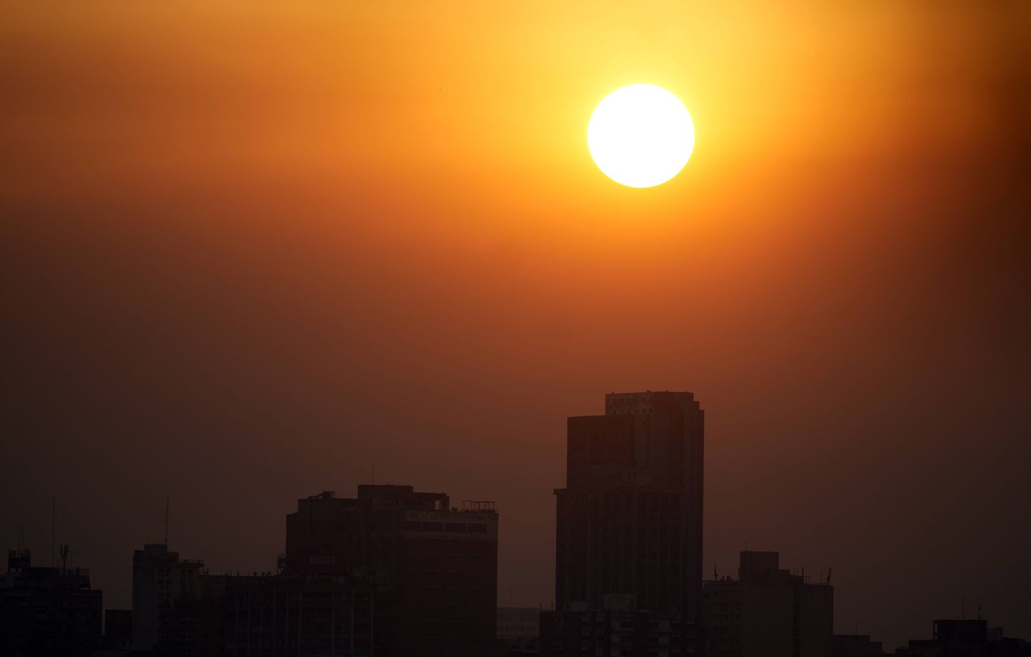 Uf, el planeta Tierra no debería acabar tragado por el Sol Uf, el planeta Tierra no debería acabar tragado por el Sol